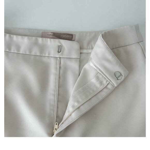 F21 white dress shorts, size M - Picture 6 of 6